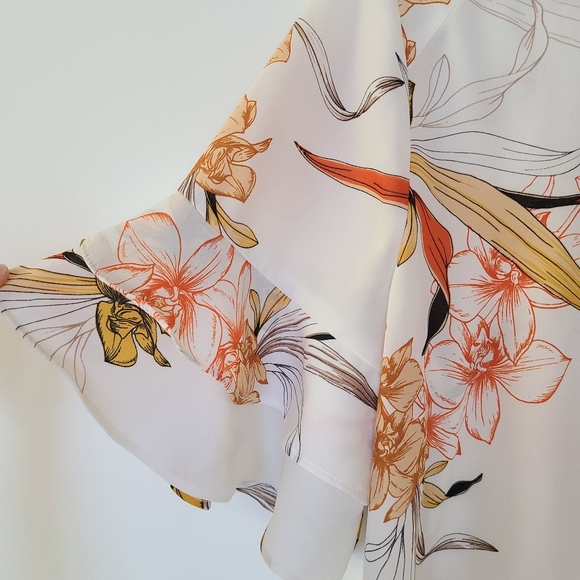 Worthington flutter bellsleeve floral blouse white - Picture 9 of 11